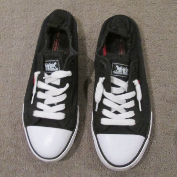 Levi's black Low Top Canvas Sneakers Shoes Cinch Back Slip-on Comfort Tech sz 10 - Picture 2 of 3